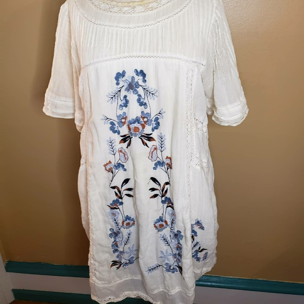 Dress - Picture 2 of 4